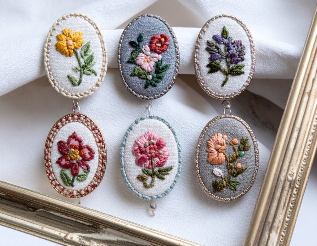 刺繍の入ったブローチ